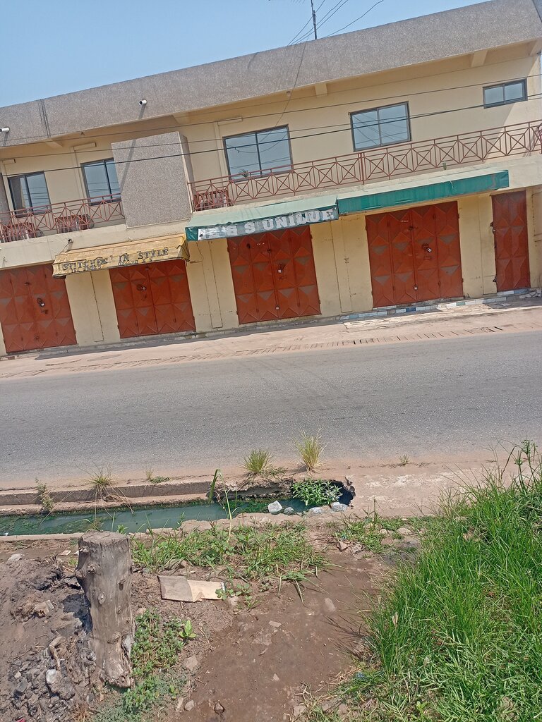 Clothing store E & S Unique, Accra, photo