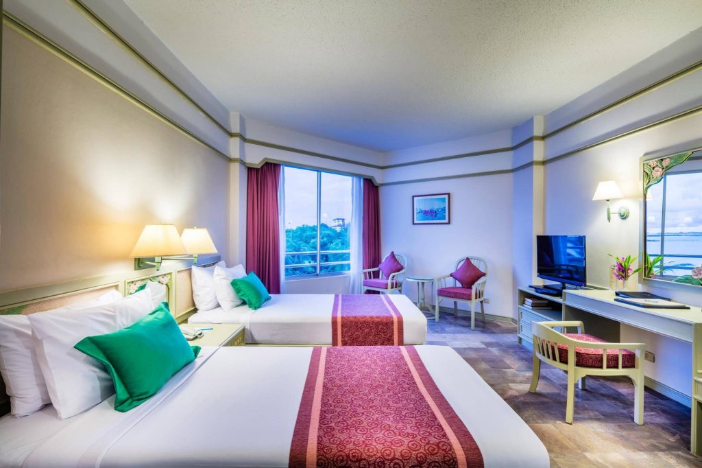 Фото Cholchan Pattaya Beach Resort