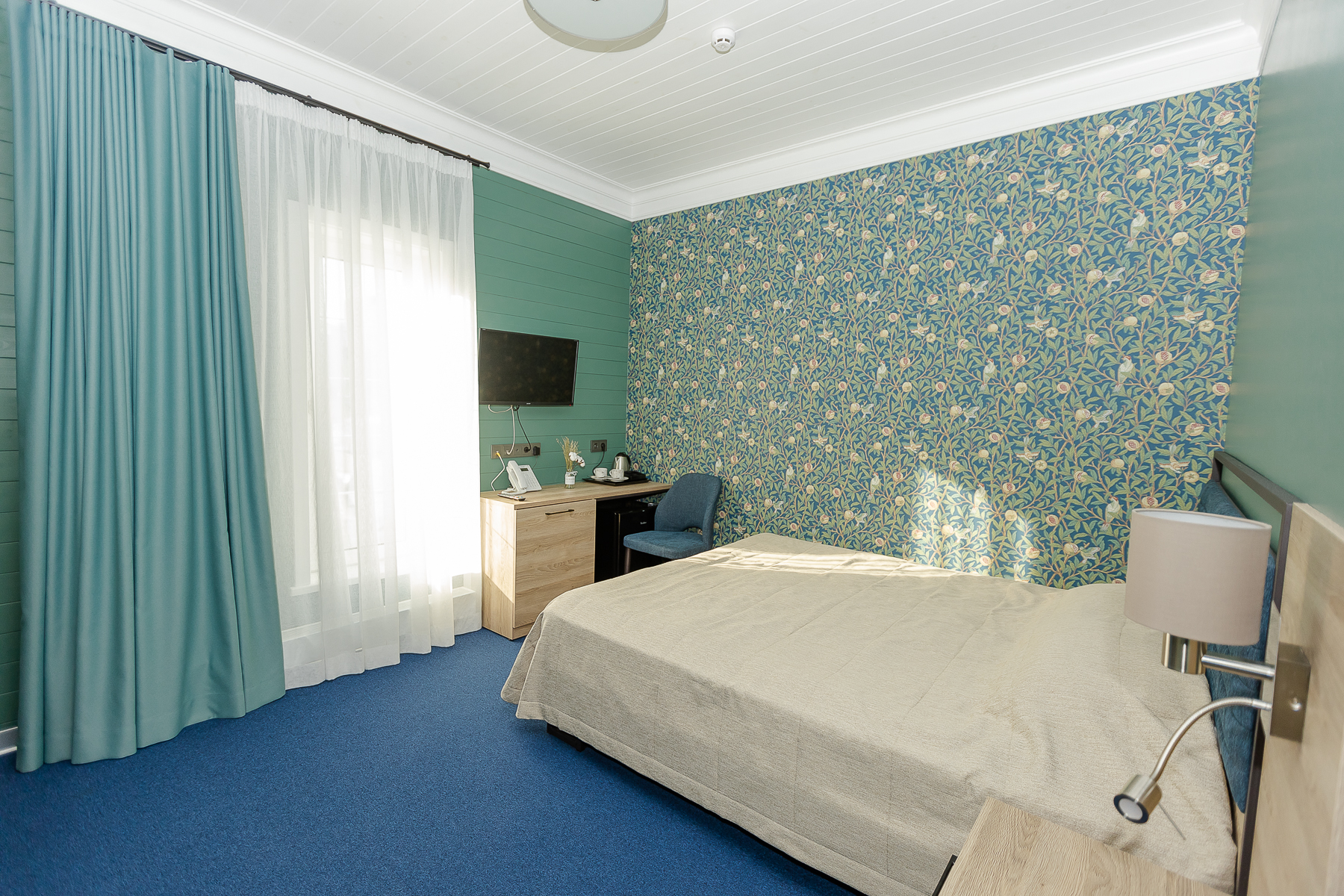 Фото Светлый