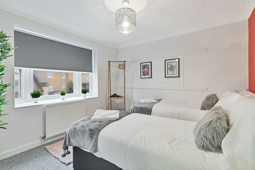 Фото Seabright Townhouse by My Getaways Parking for one car