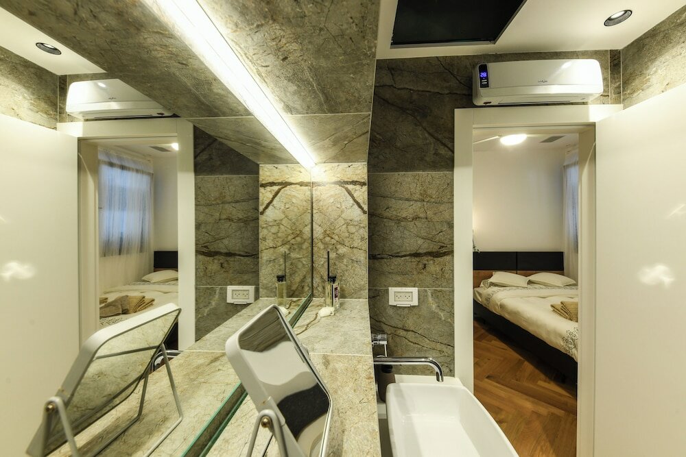 Фото Stunning Modern Studio in Netanya