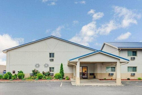 Гостиница Super 8 by Wyndham Indianapolis/Emerson Ave в Бич Гроув