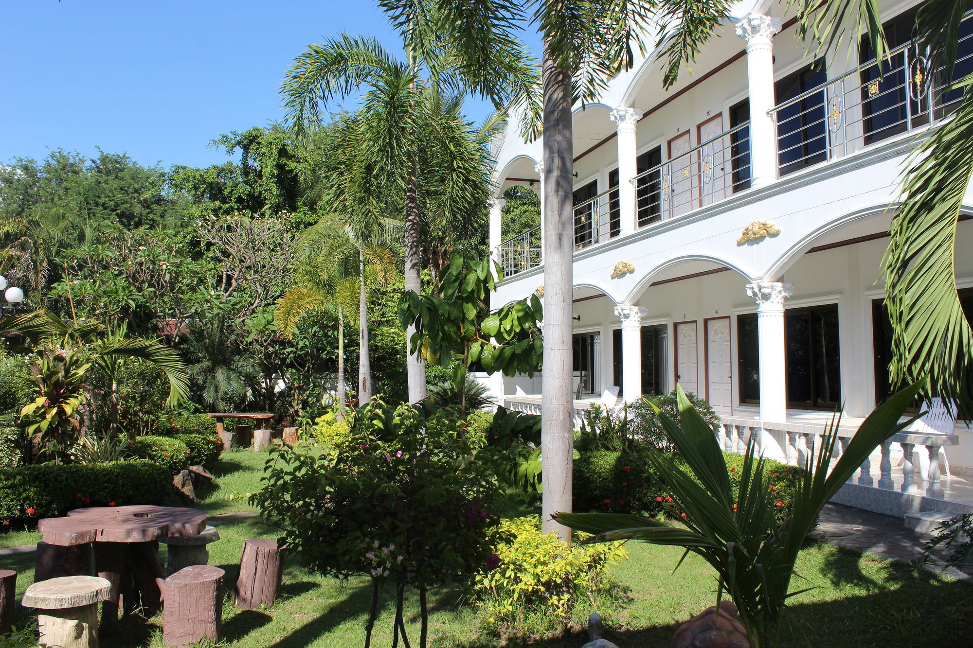 Фото White Elephant Resort