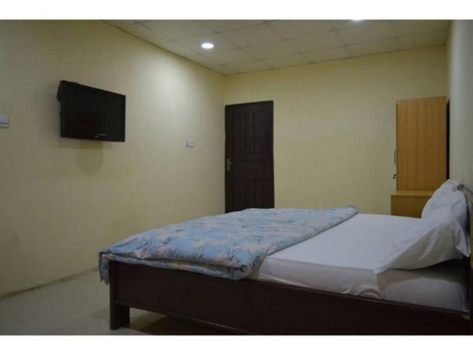 Фото Whitebrook Suites and Bar