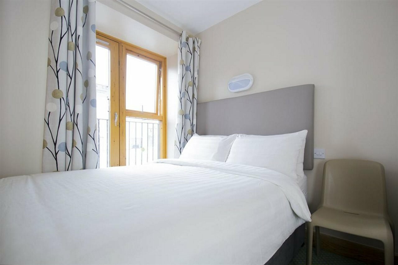 Фото The Temple Bar Lane by the KeyCollections