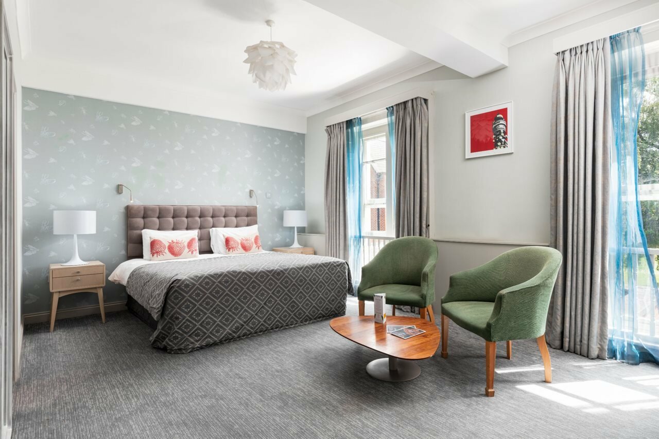 Фото Coulsdon Manor Hotel and Golf Club