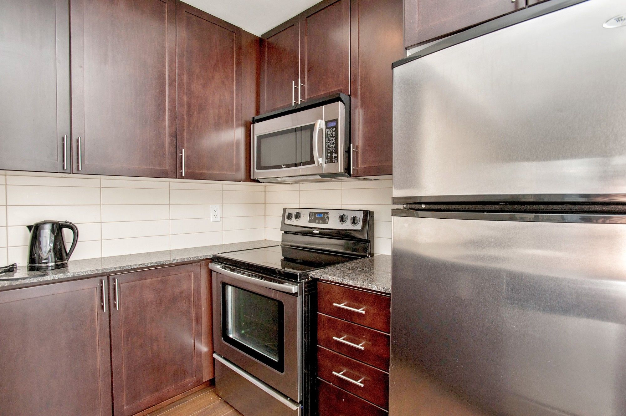 Фото Life Suites - Fort York Central Condo