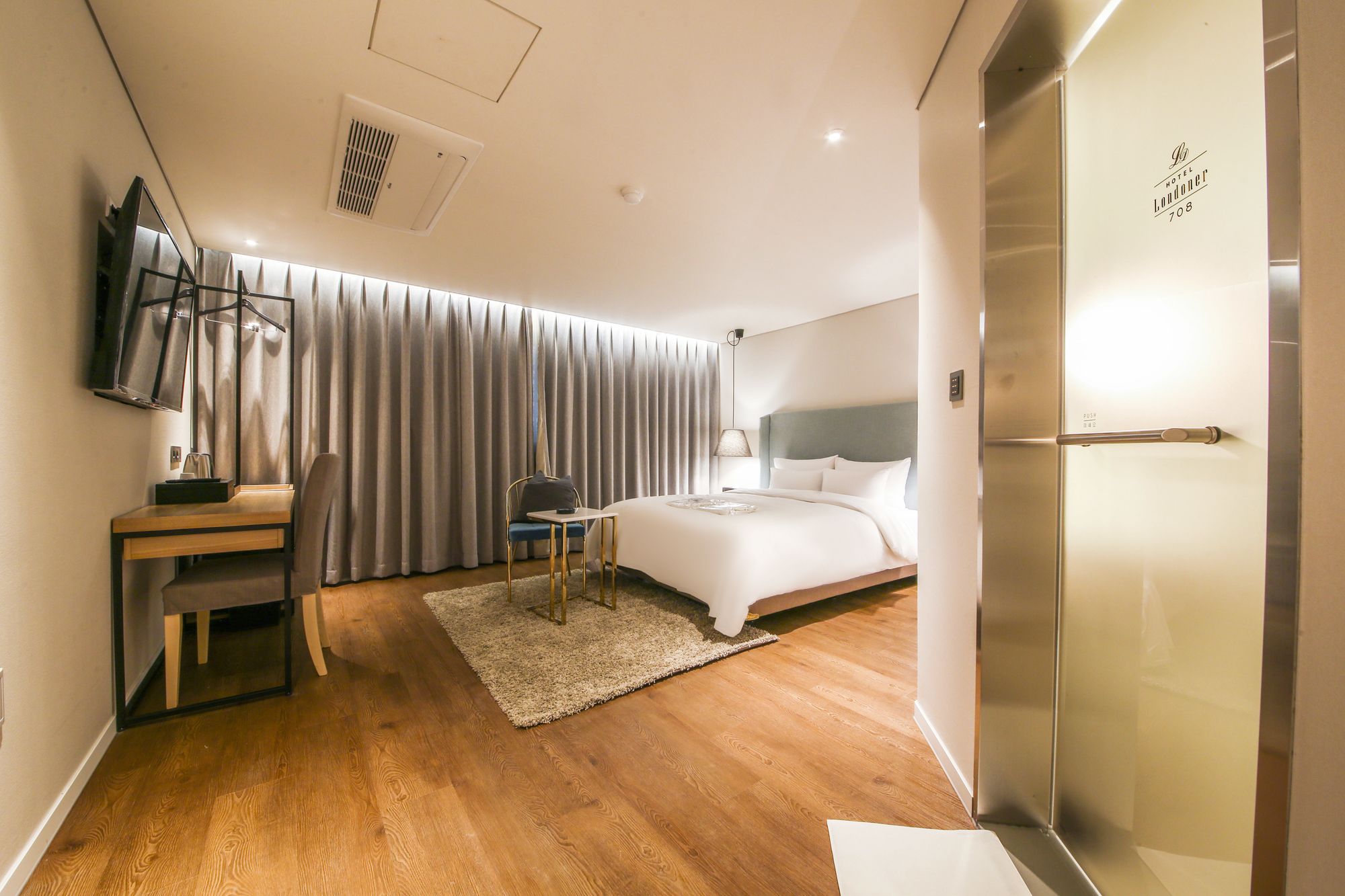 Фото Hotel Londoner Yongwon