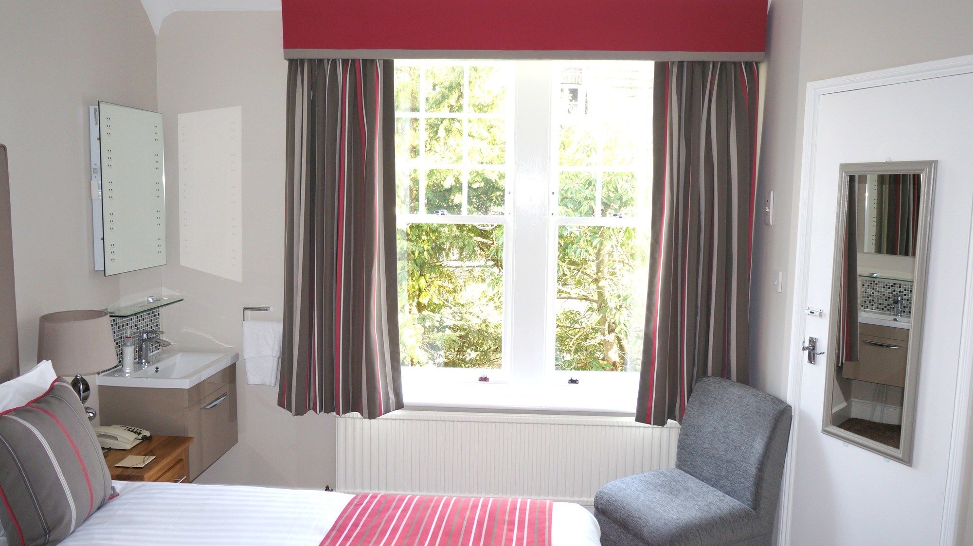 Фото The Lawn Guest House