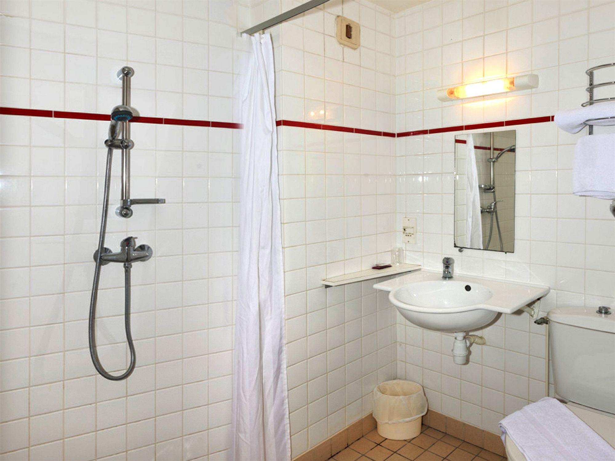 Фото Hôtel Inn Design Chartres Resto Novo