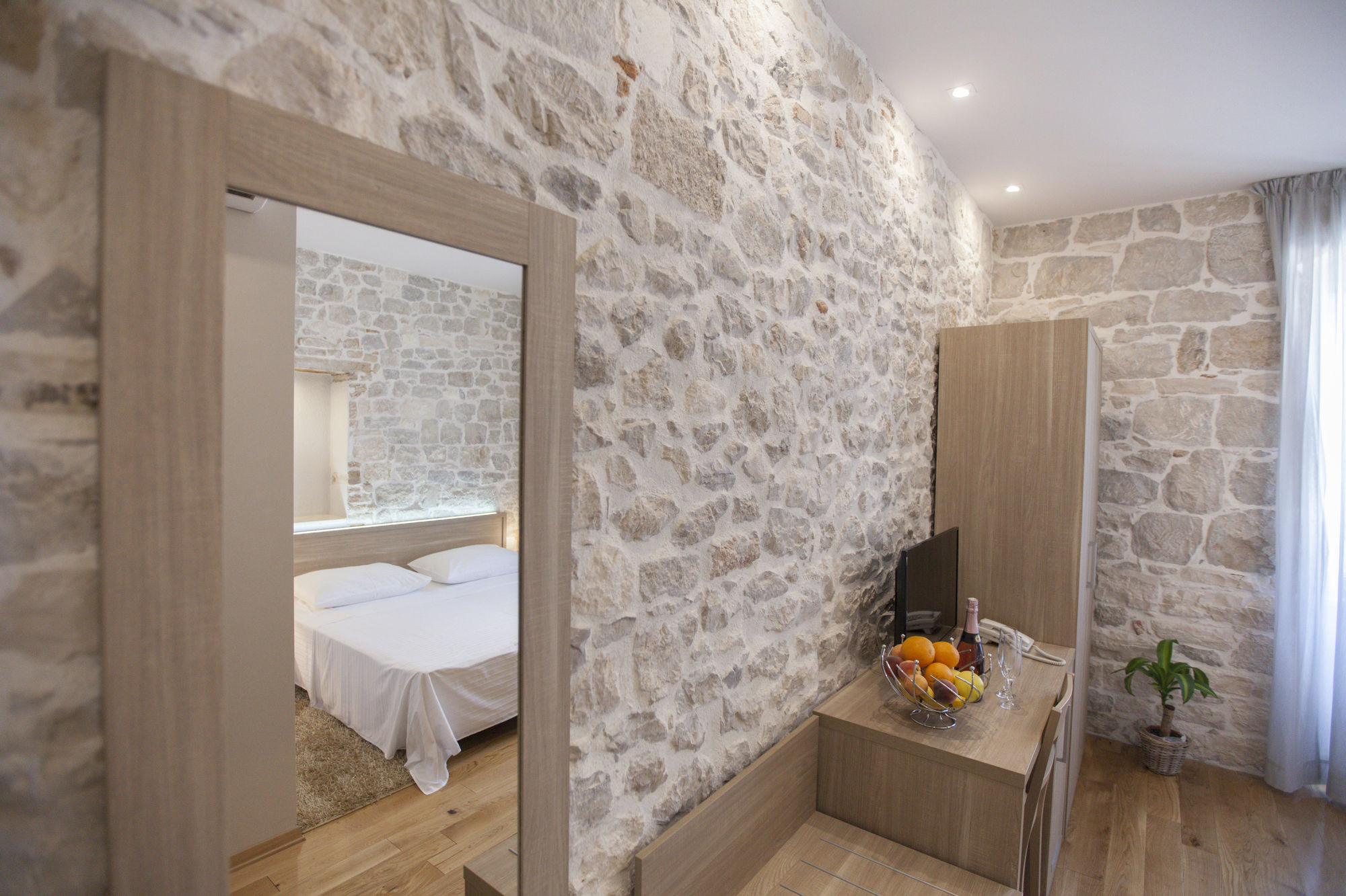 Фото Tifani Luxury Rooms 2