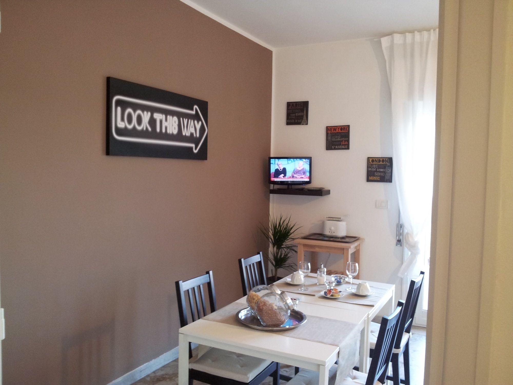 Фото Atticoromantica