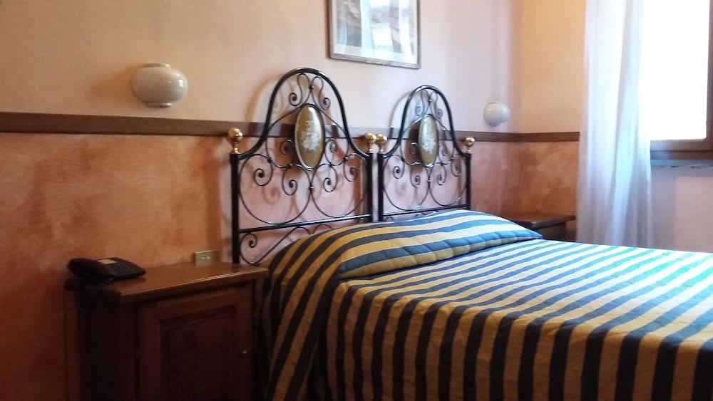 Фото Hotel Monica