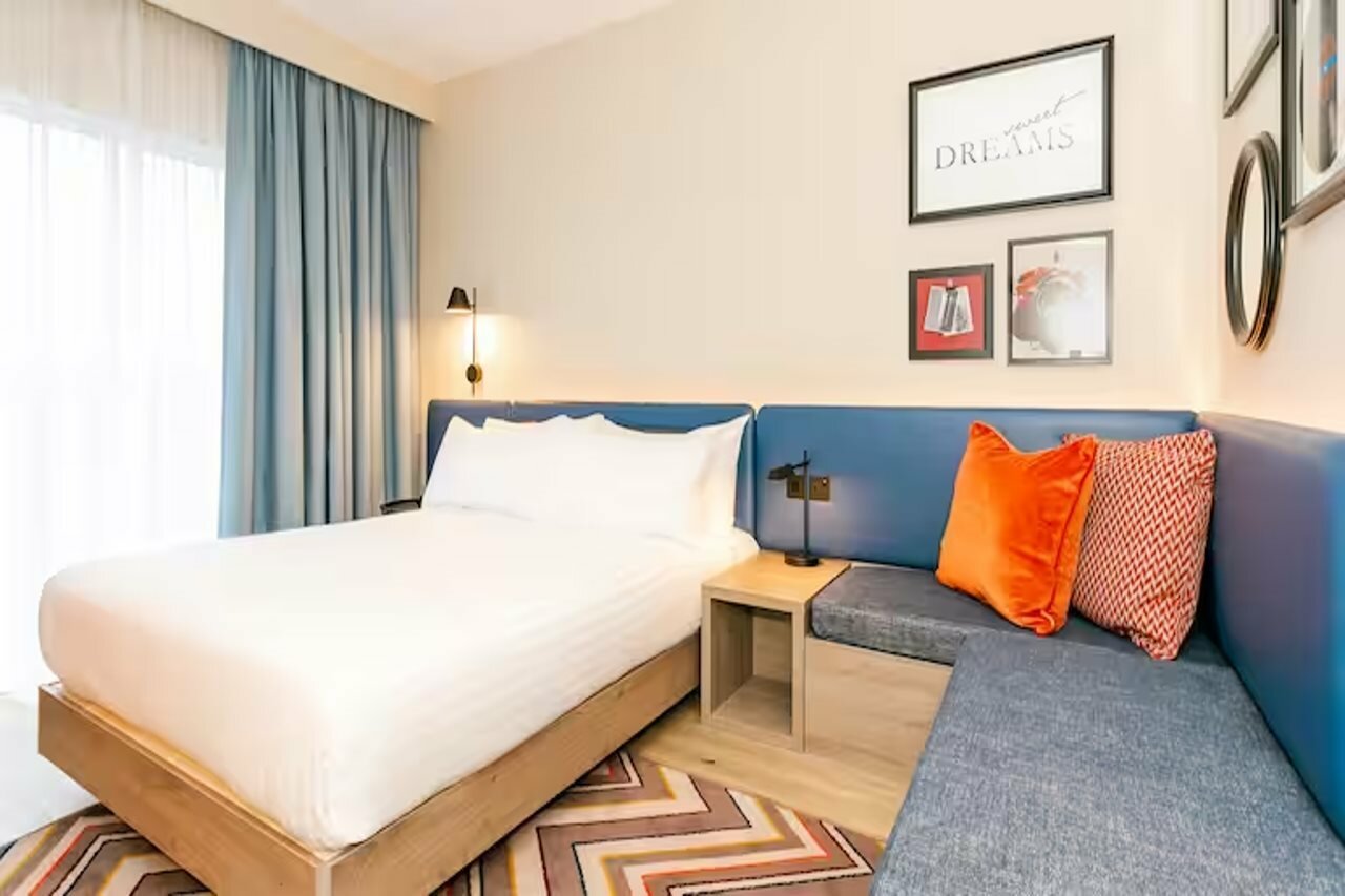Фото Hampton by Hilton Blackburn