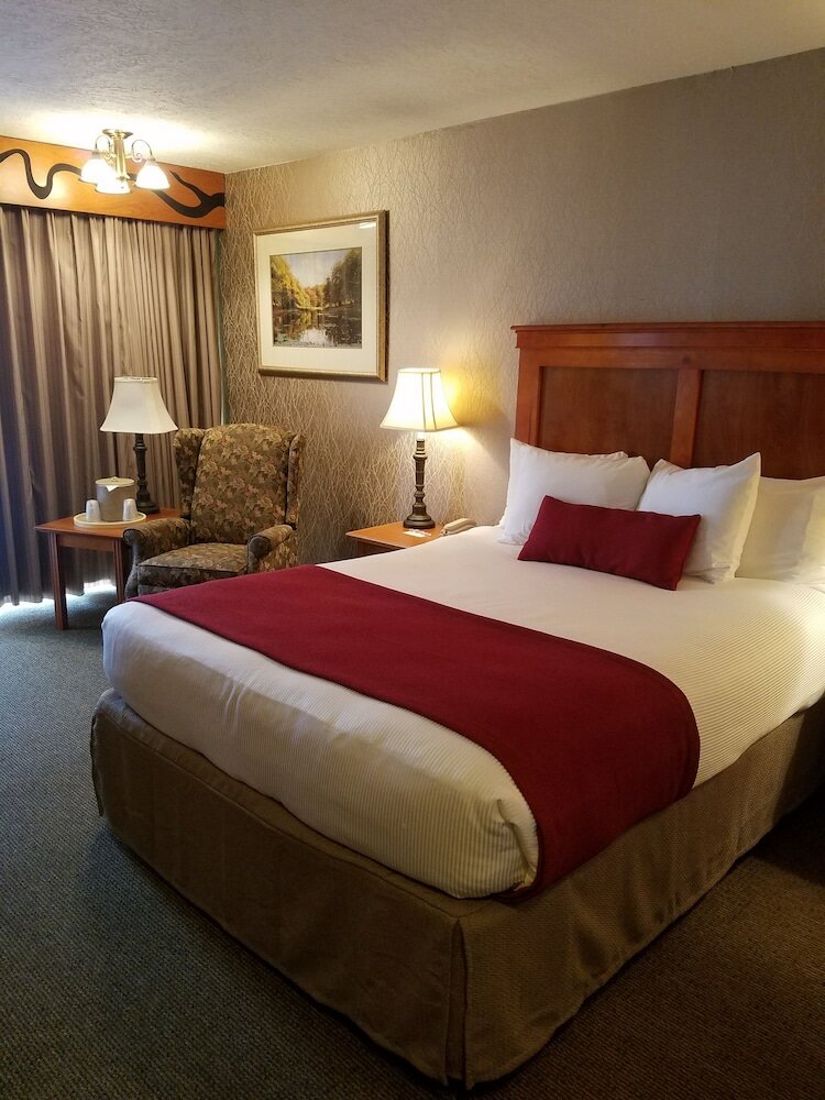 Фото Best Western Plus Rivershore Hotel