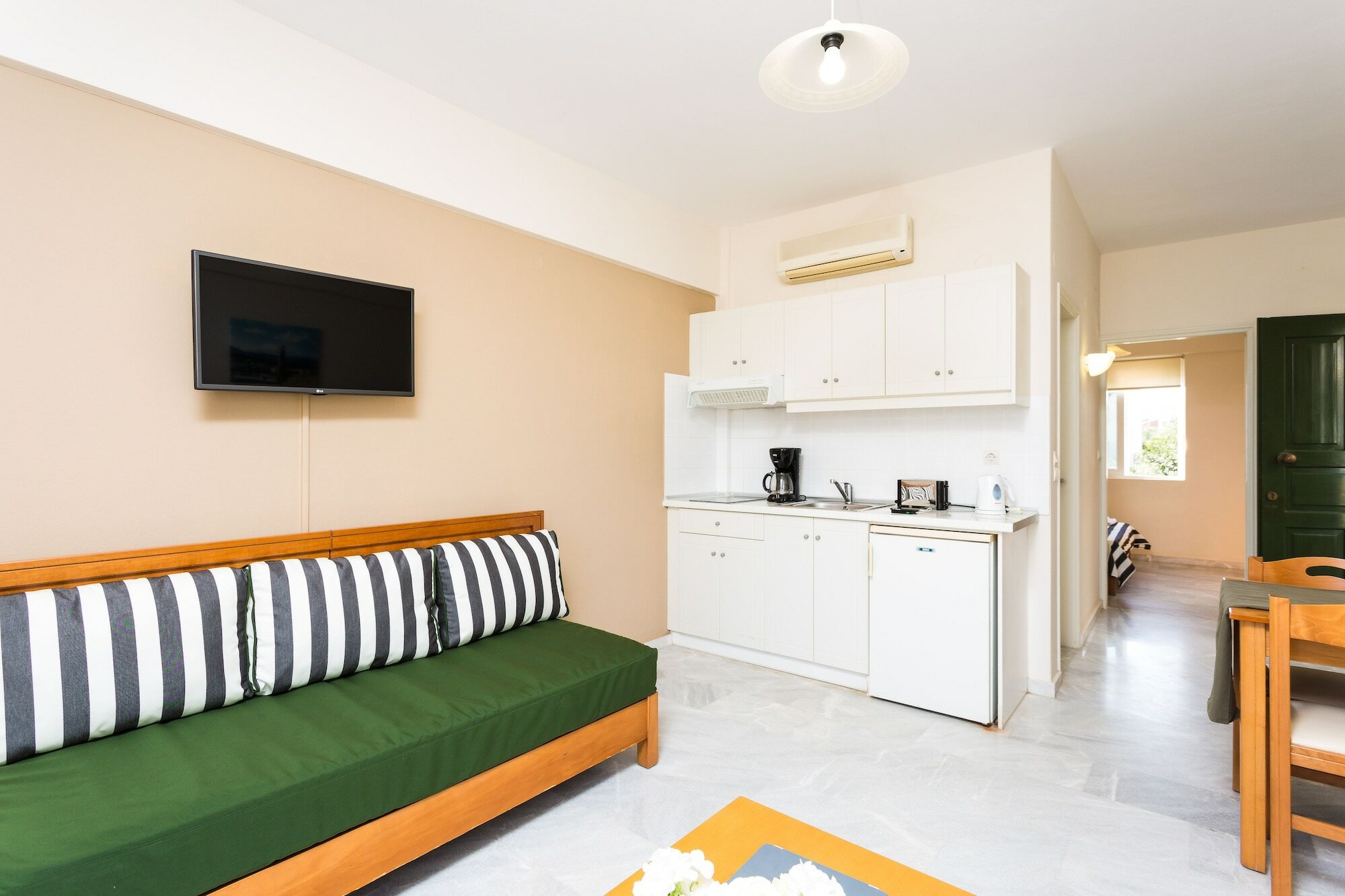 Фото Radamanthy's Hotel Apartments