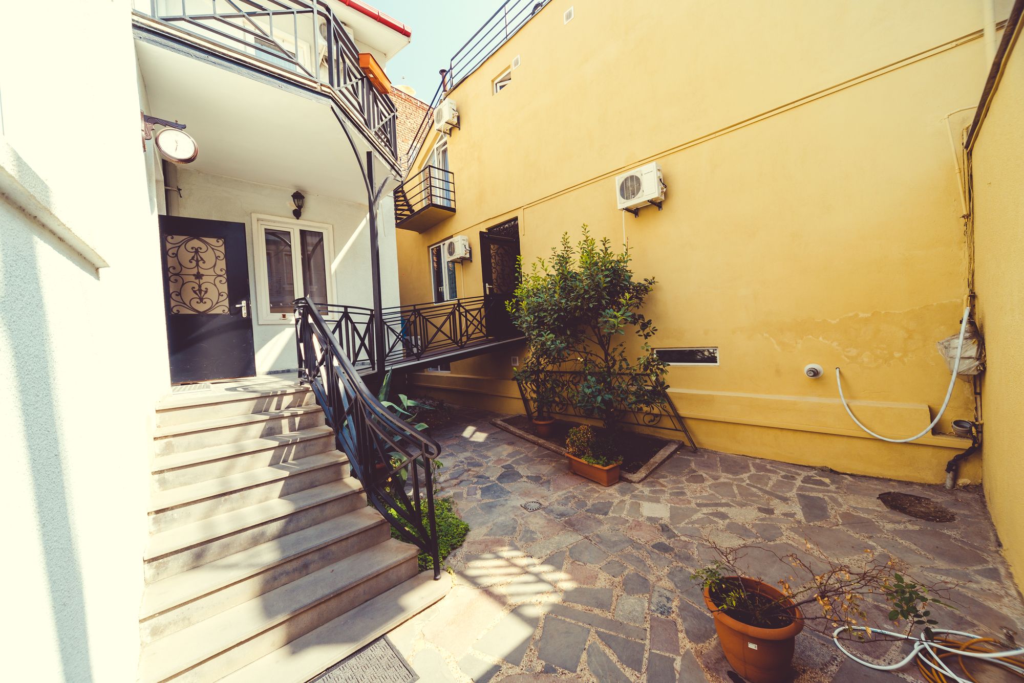 Фото New Metekhi