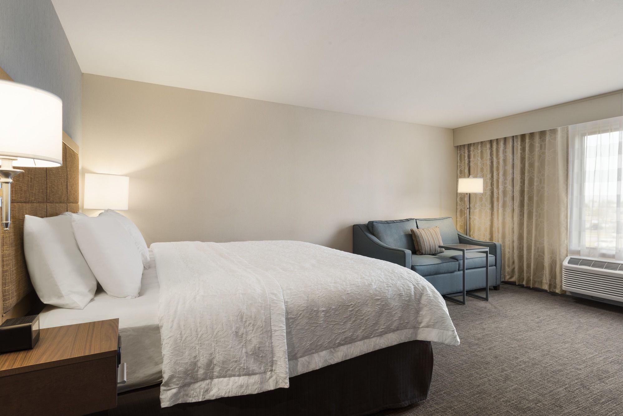 Фото Hampton Inn Lincoln Airport