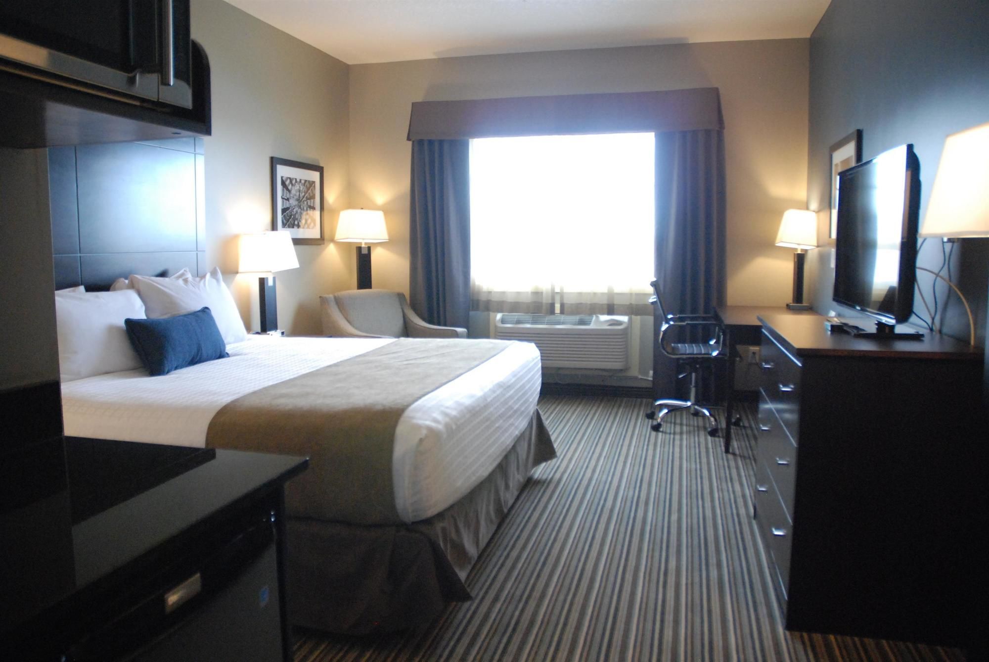 Фото Best Western Plus Fort Saskatchewan Inn & Suites