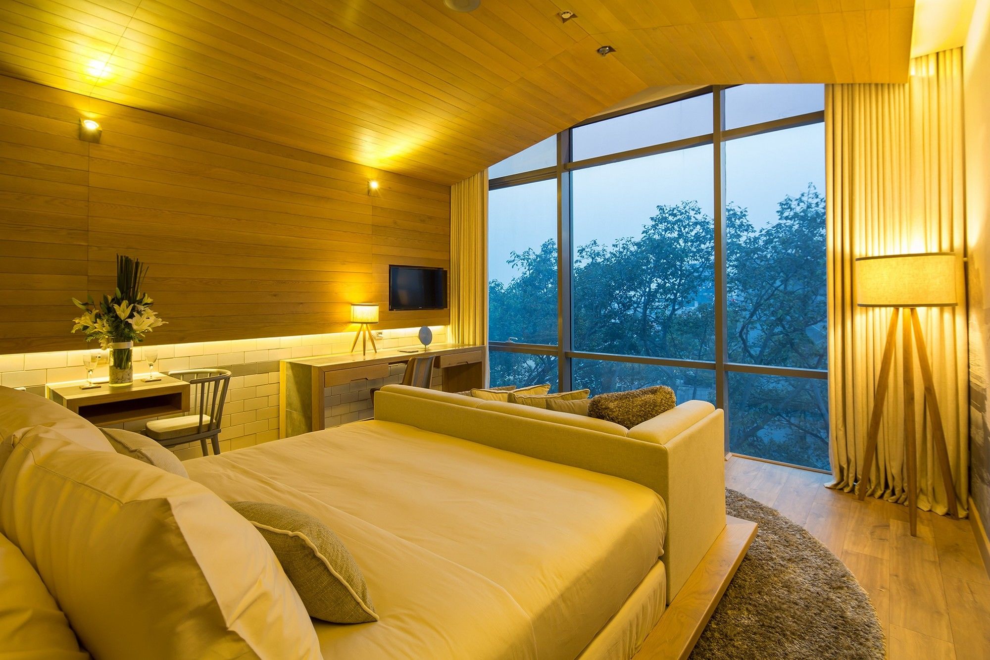 Фото Fusion Suites Sai Gon