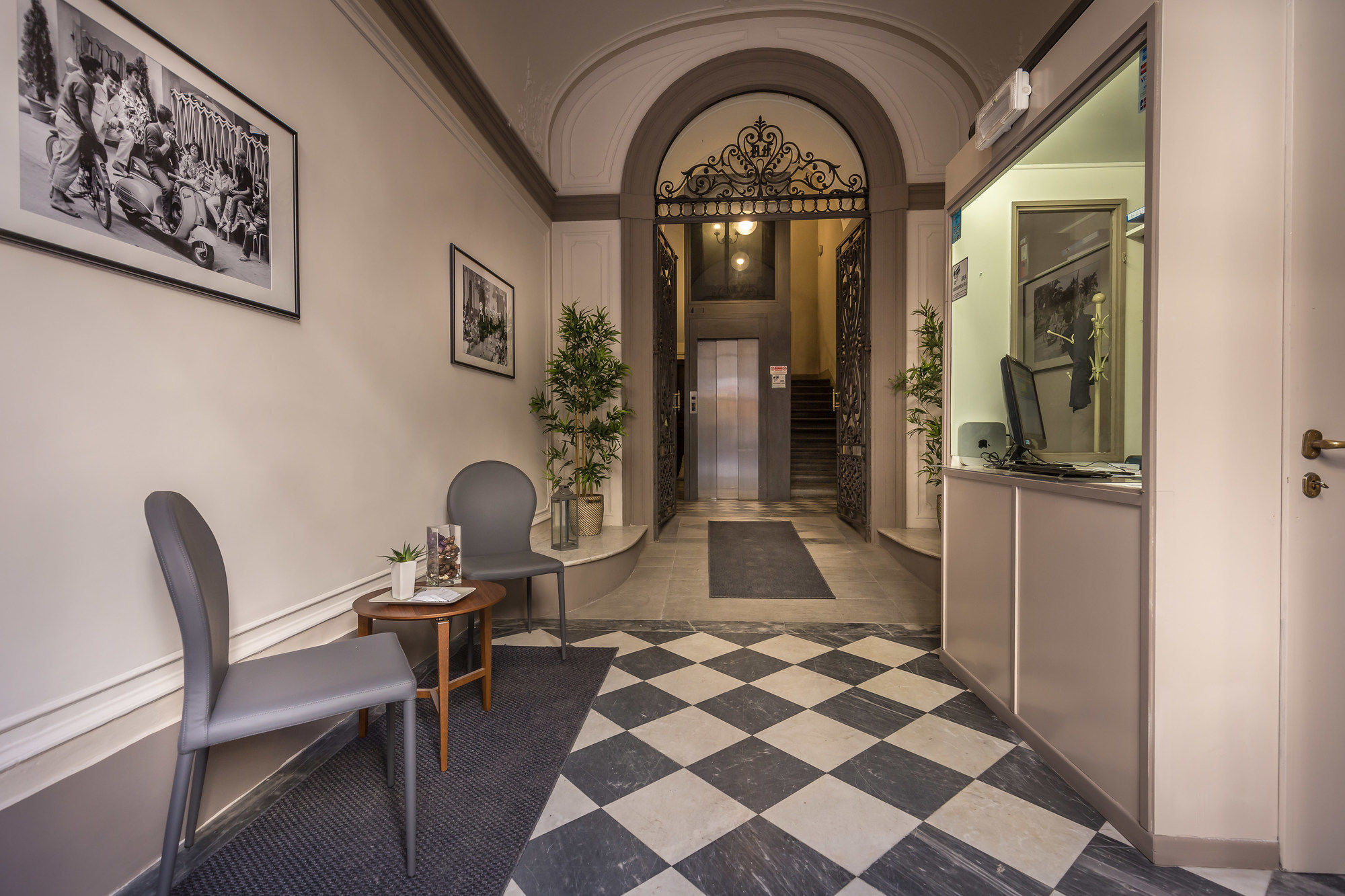 Фото отеля 1