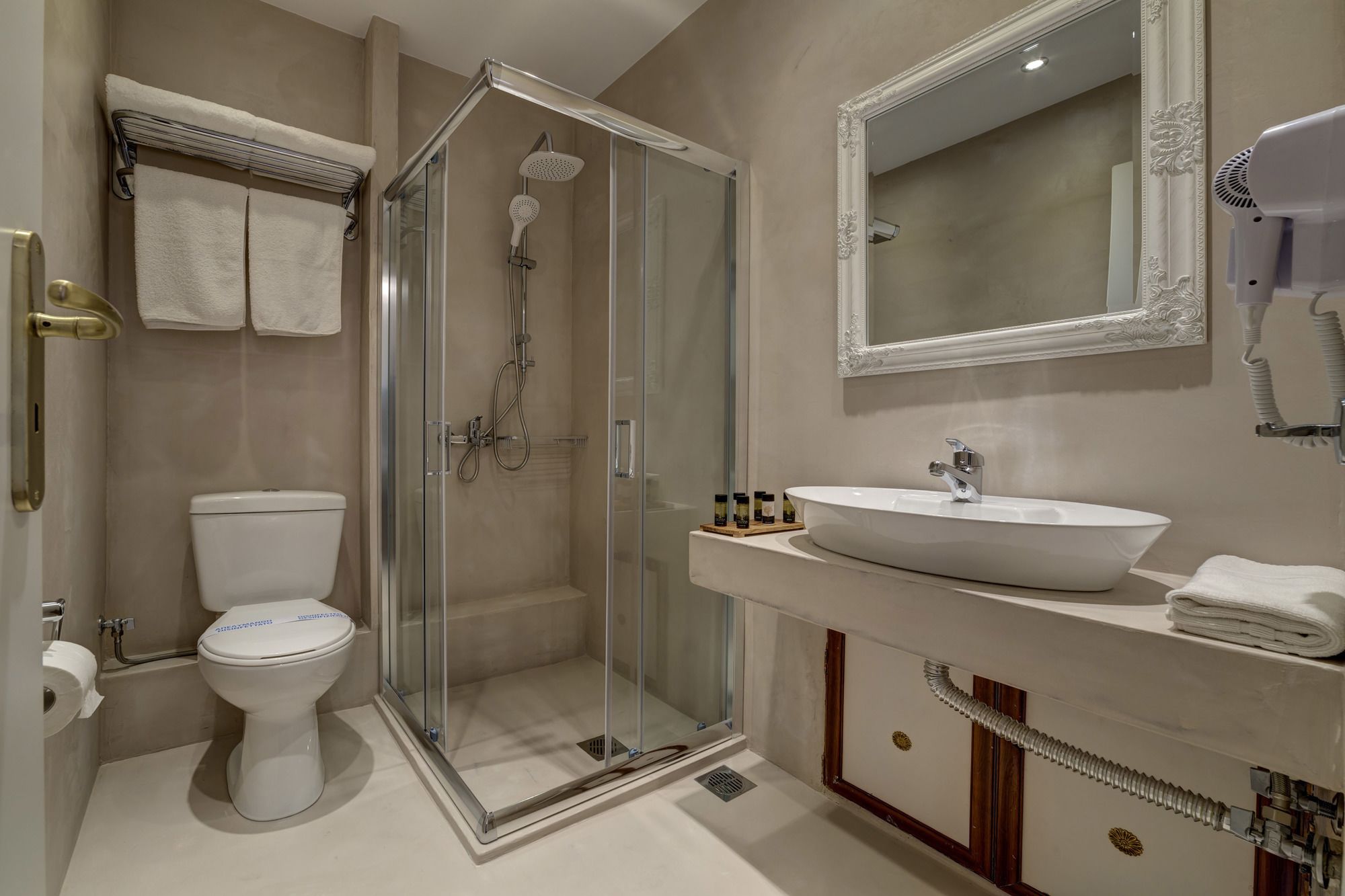 Фото Home & Poetry