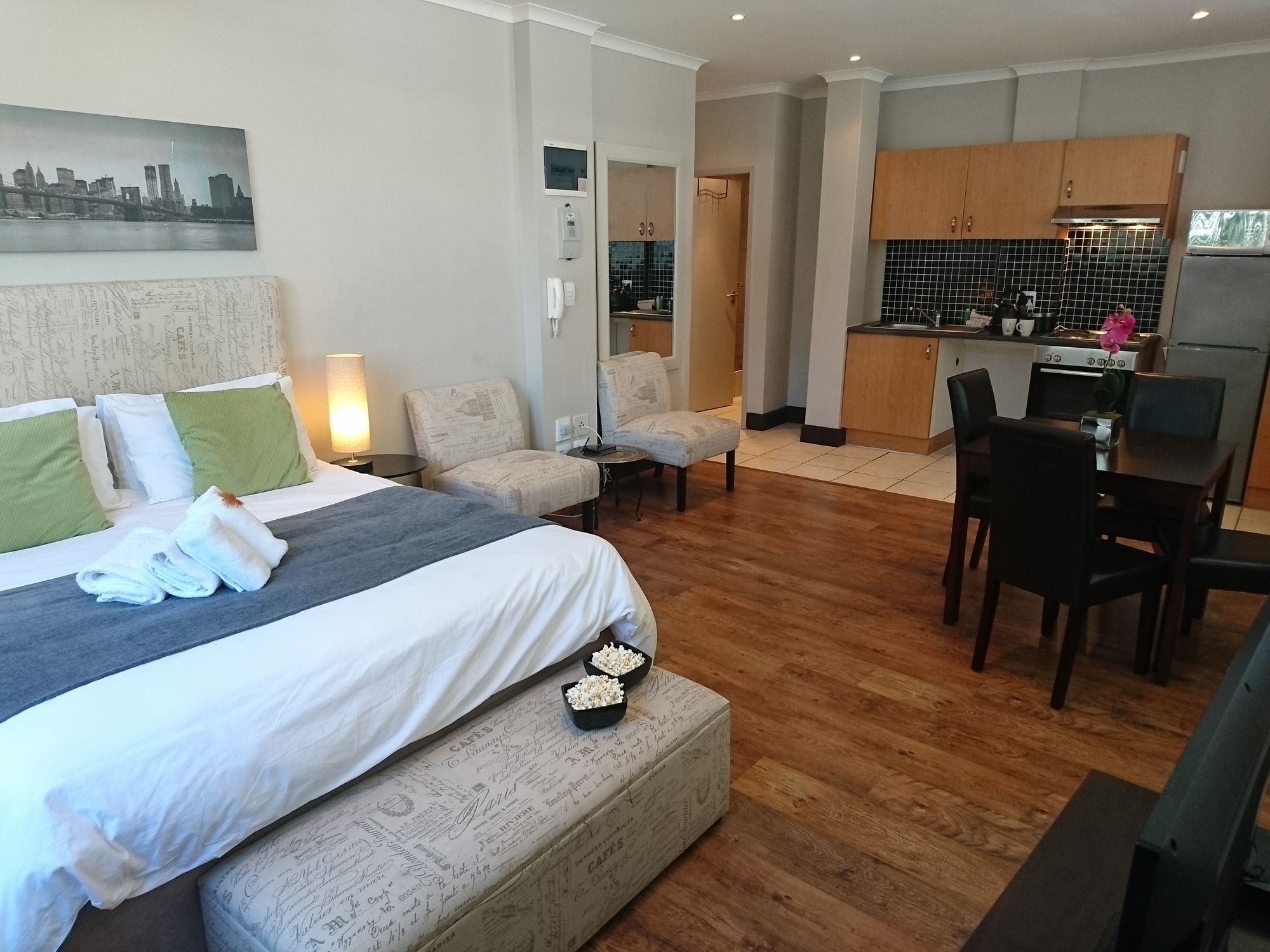 Фото The Square Apartments by Ctha