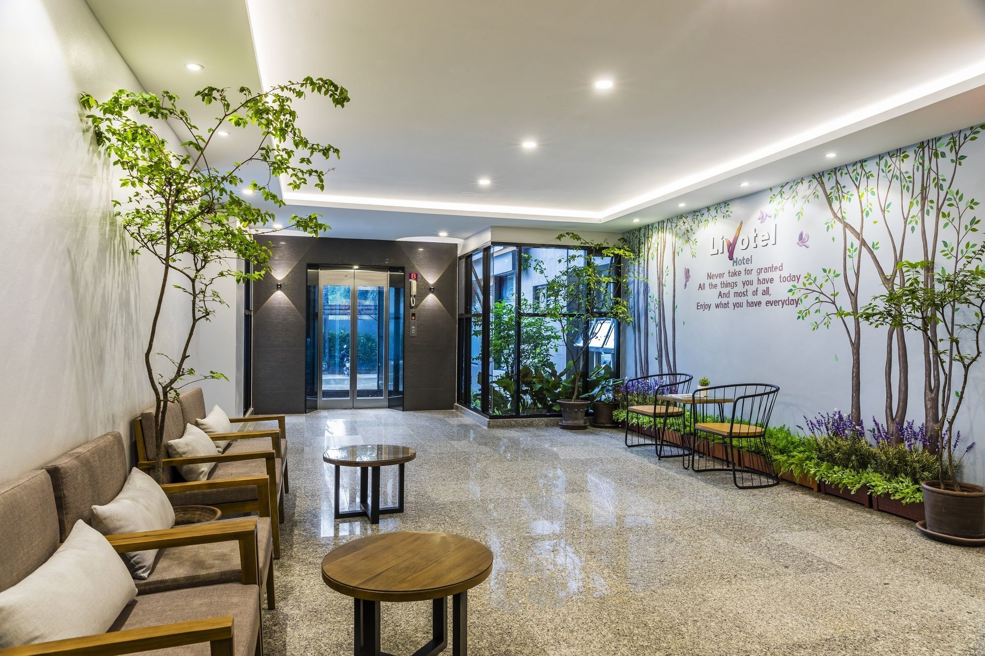 Фото Livotel Hotel Hua Mak Bangkok