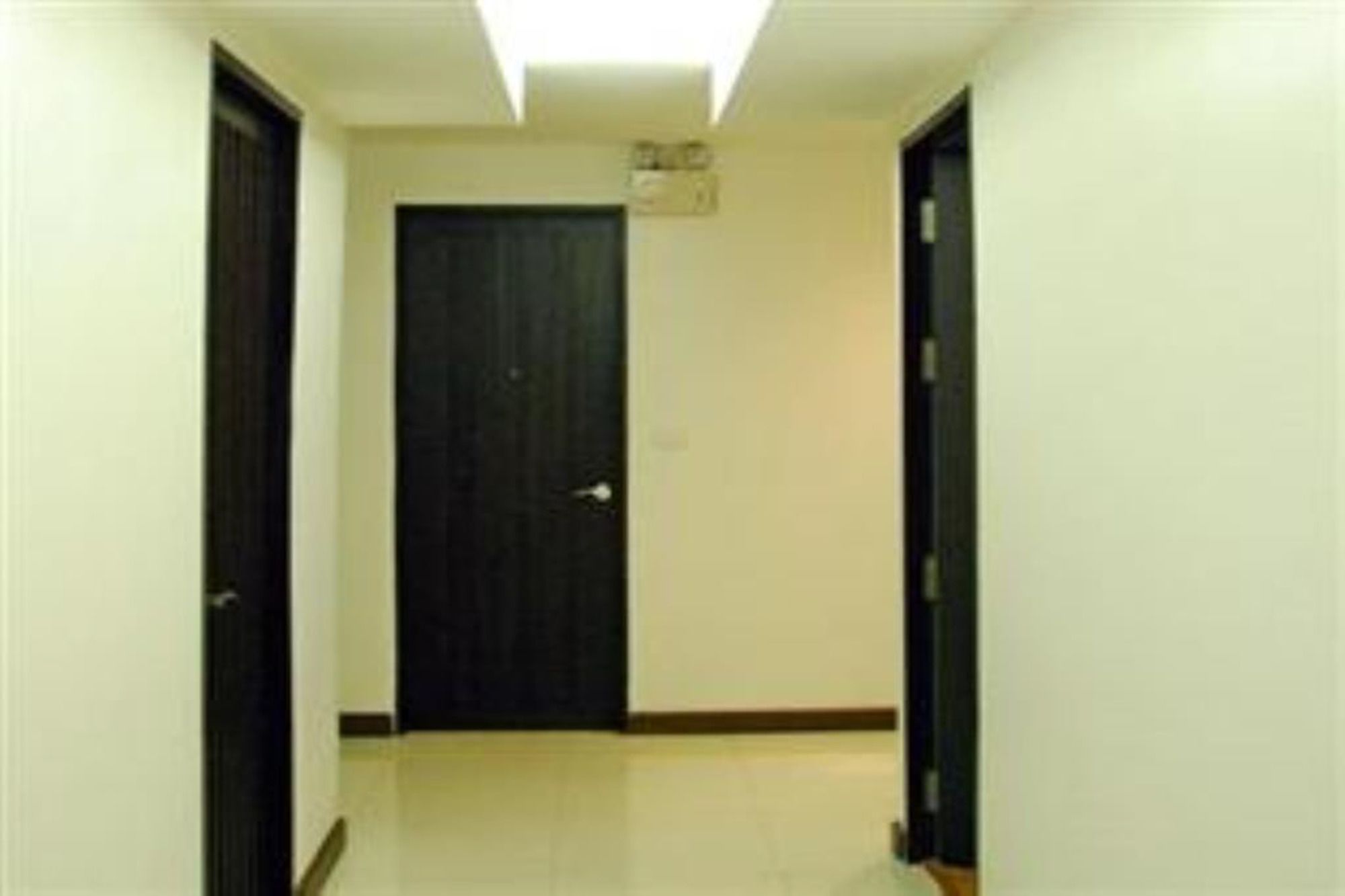 Фото White House Asoke Sukhumvit 18