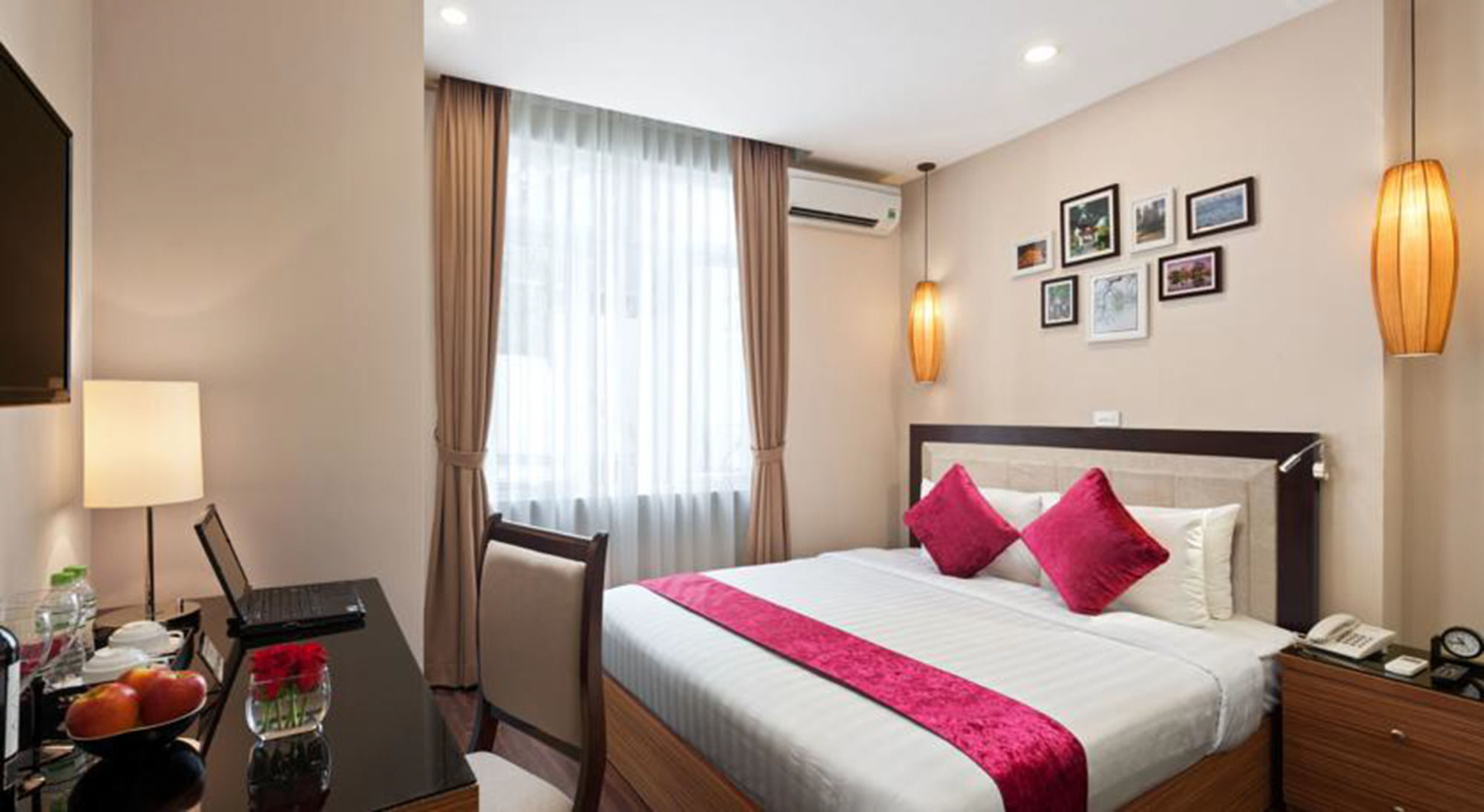 Фото Golden Moon Suite Hotel