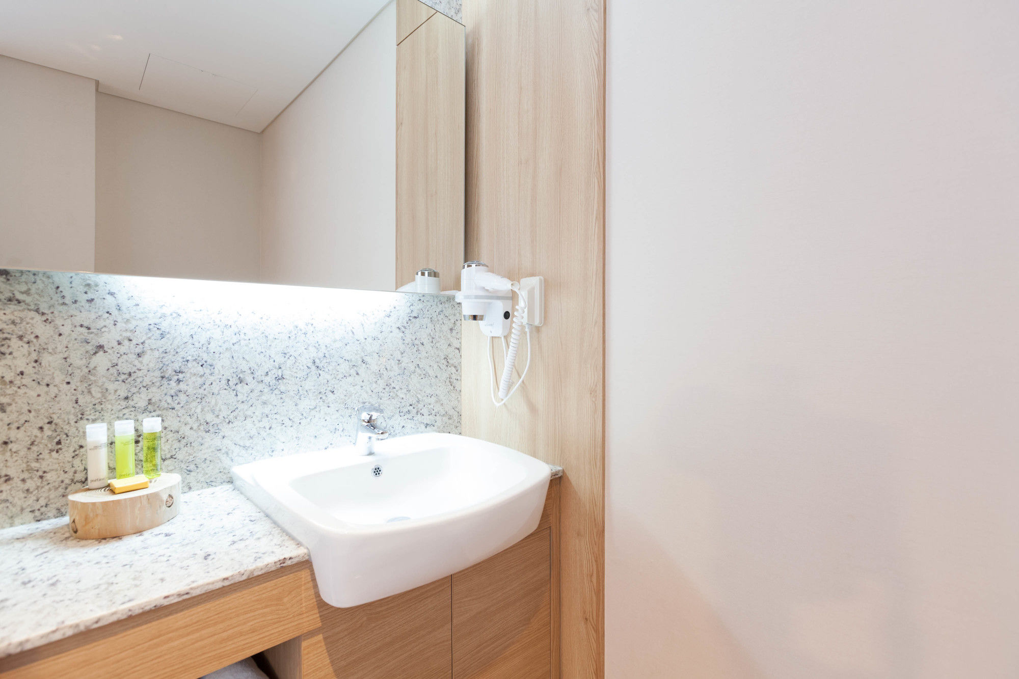 Фото Acube Hotel