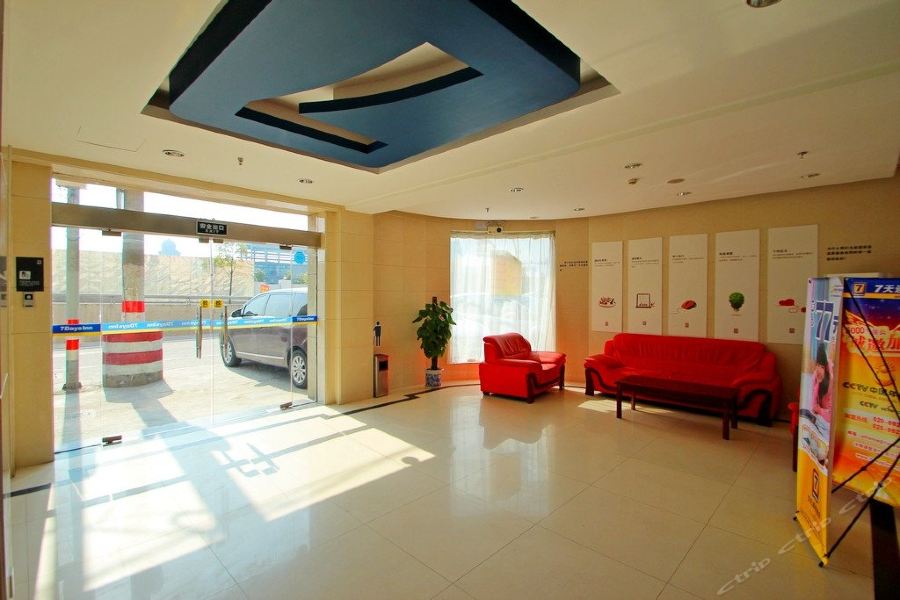 Фото 7Days Inn Shanghai LuJiaZui ShiMao Riviera GaRoaden