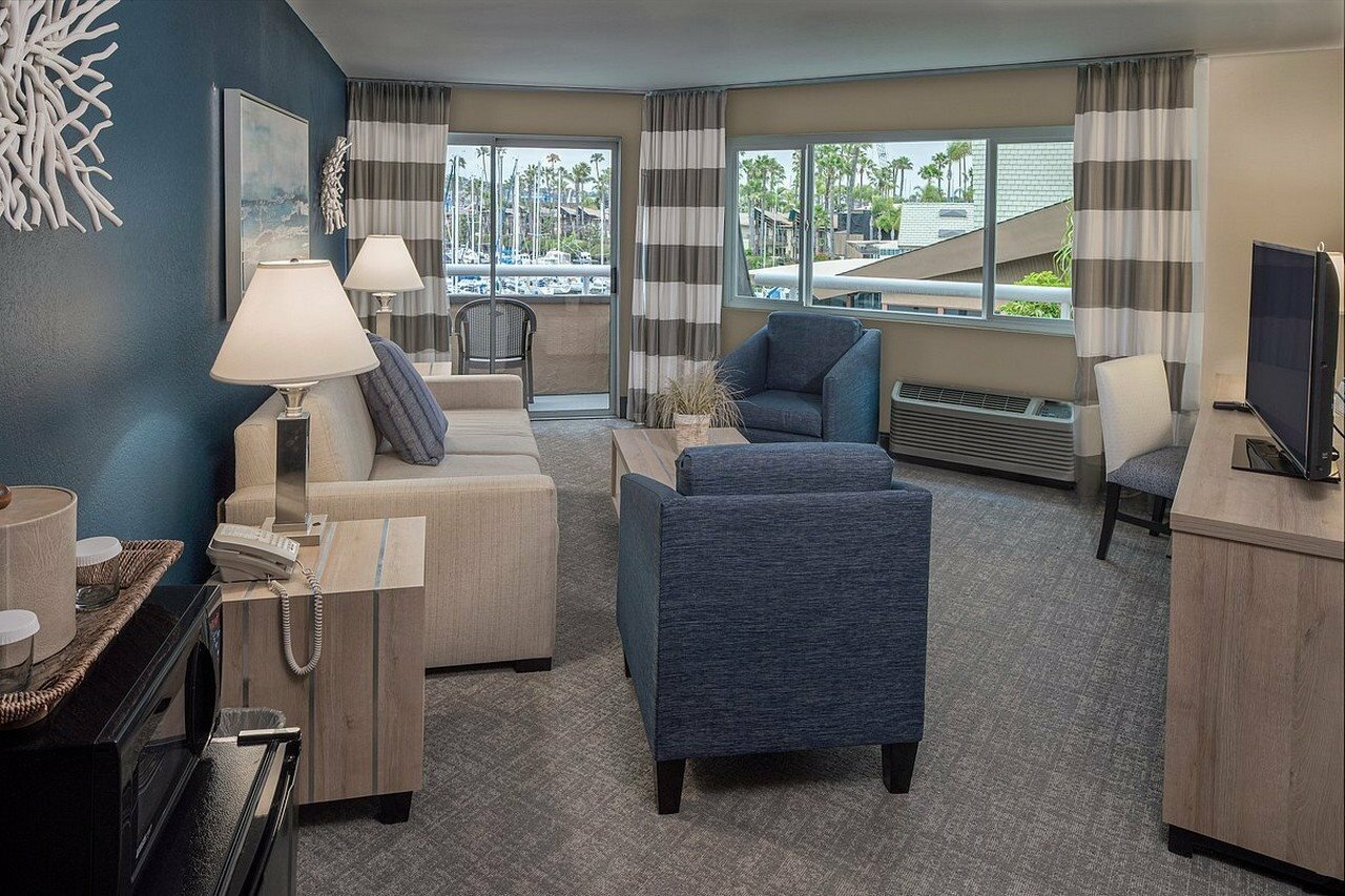 Фото Bay Club Hotel & Marina