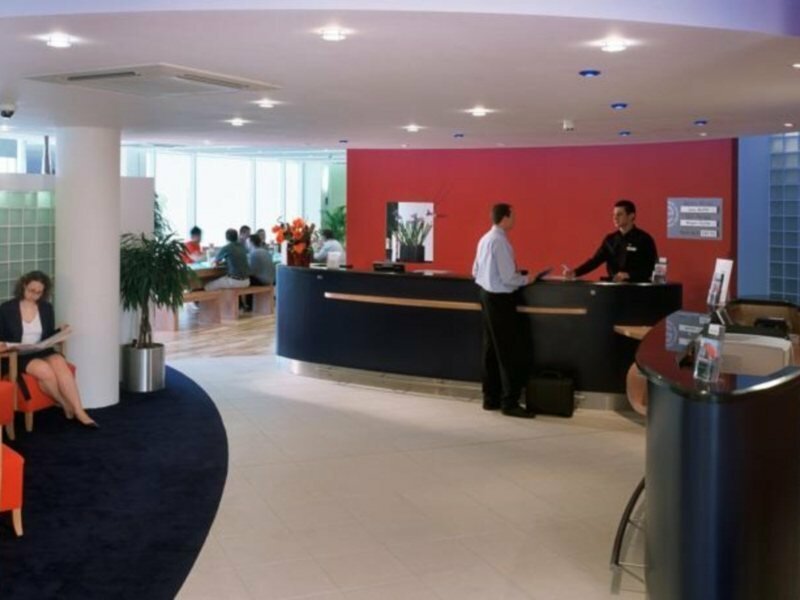 Фото Holiday Inn London - West, an Ihg Hotel