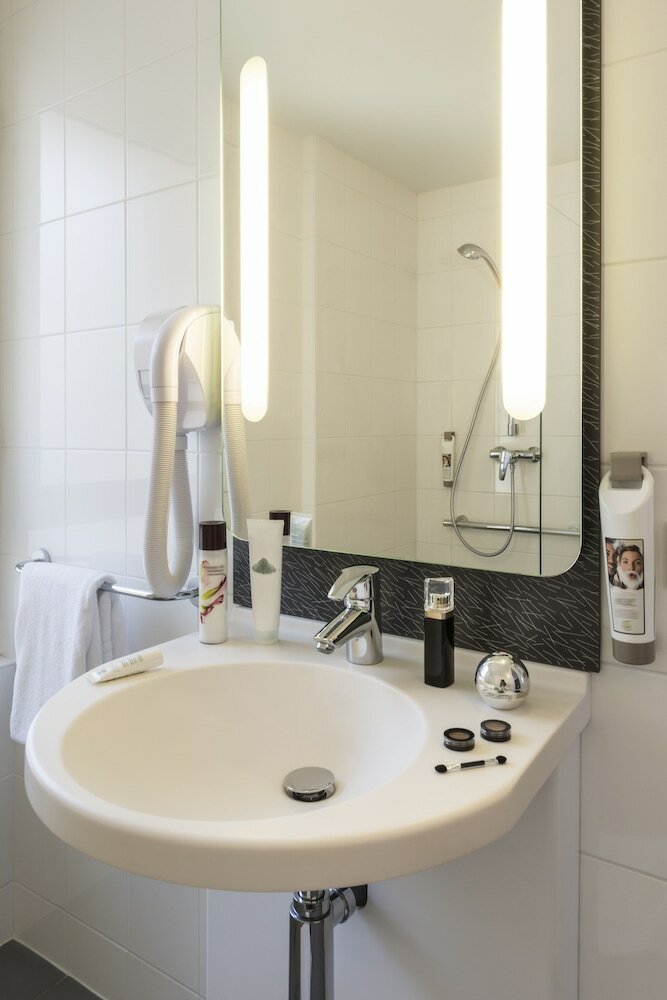 Фото Ibis La Rochelle Centre Historique