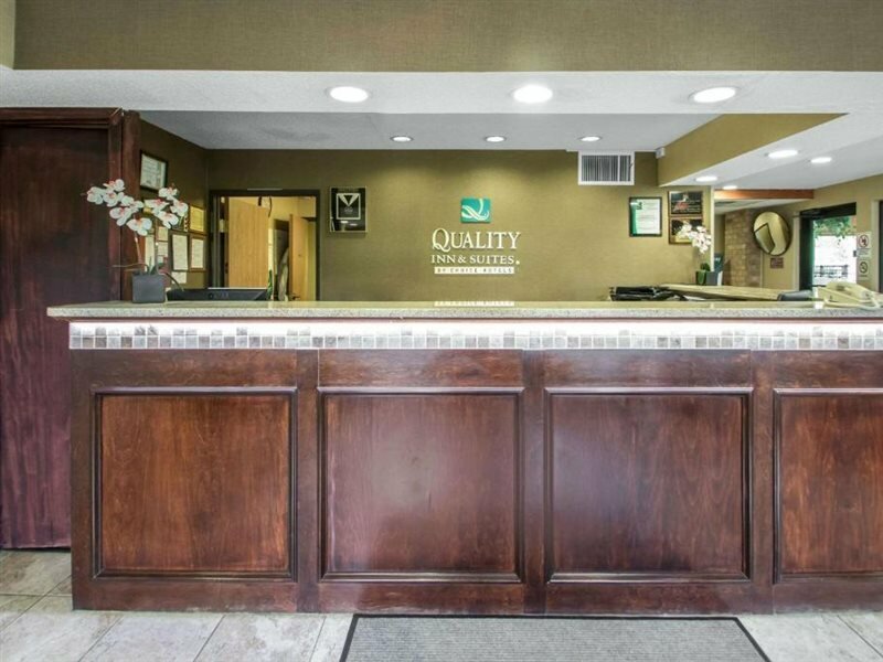 Фото Quality Inn & Suites Sun Prairie Madison East