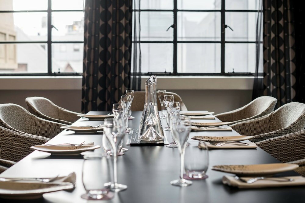 Фото Adelphi Hotel