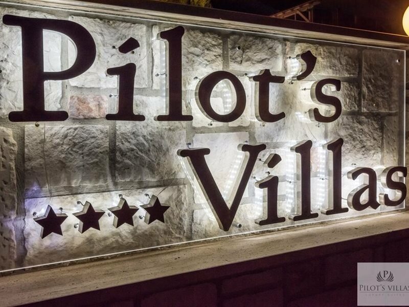 Фото Pilot's Villas Luxury Suites