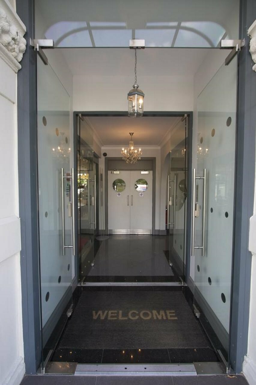 Фото The London Pembury Hotel