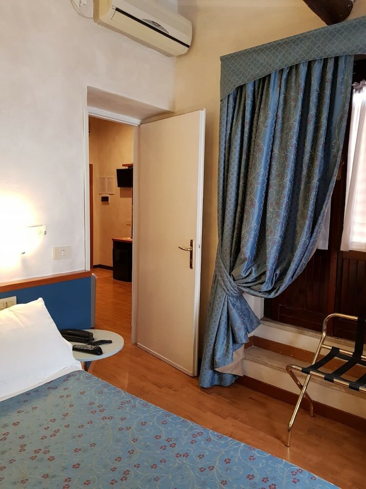 Фото Hotel Julia