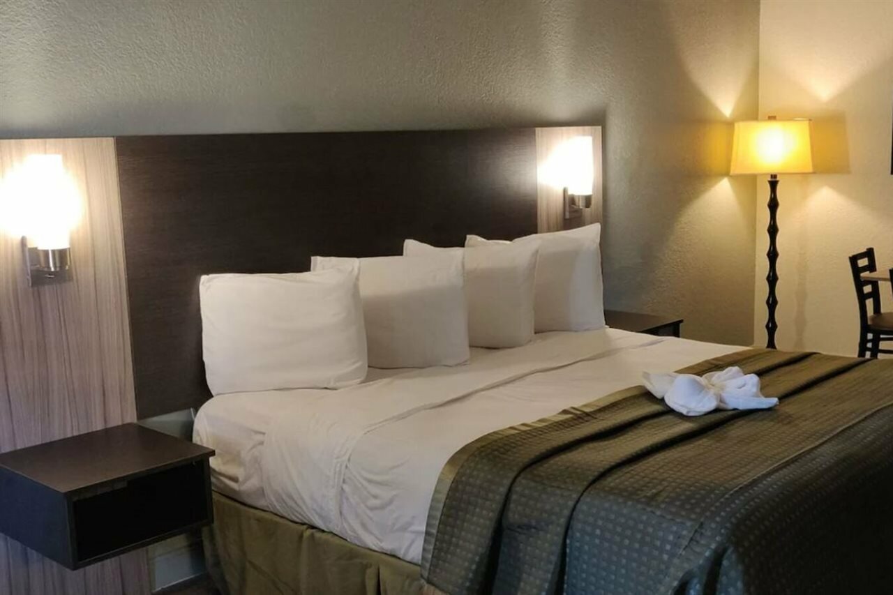 Фото Rodeway Inn Near Ybor City - Casino