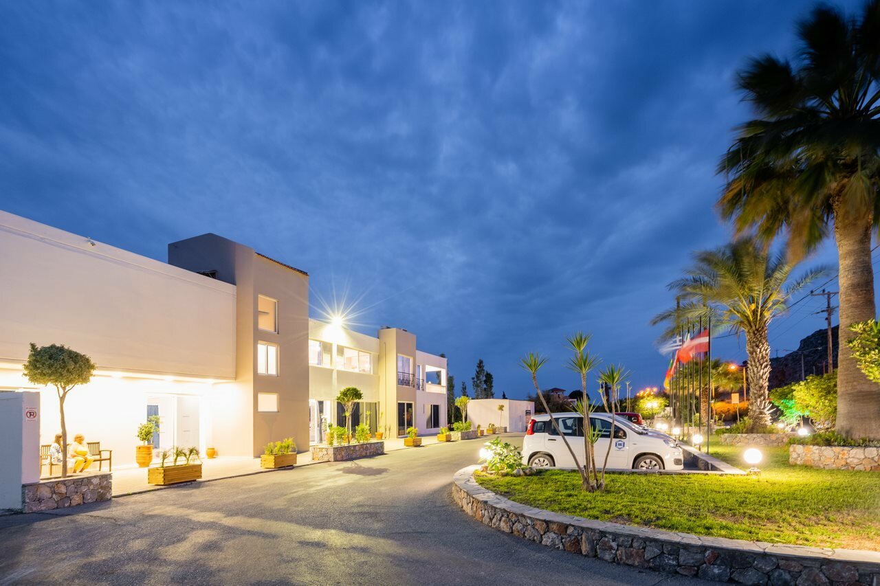 Фото Lardos Bay