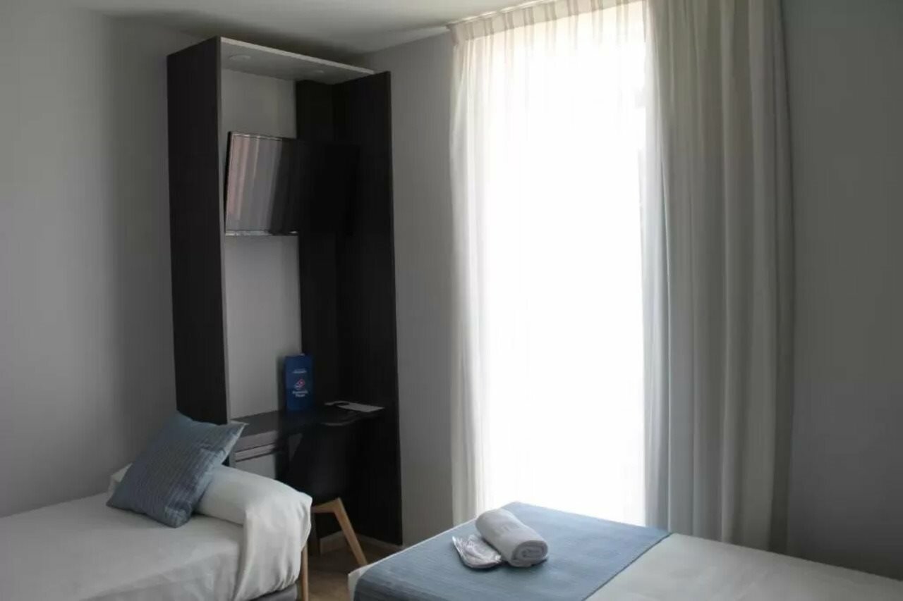 Фото Hotel Barajas Plaza