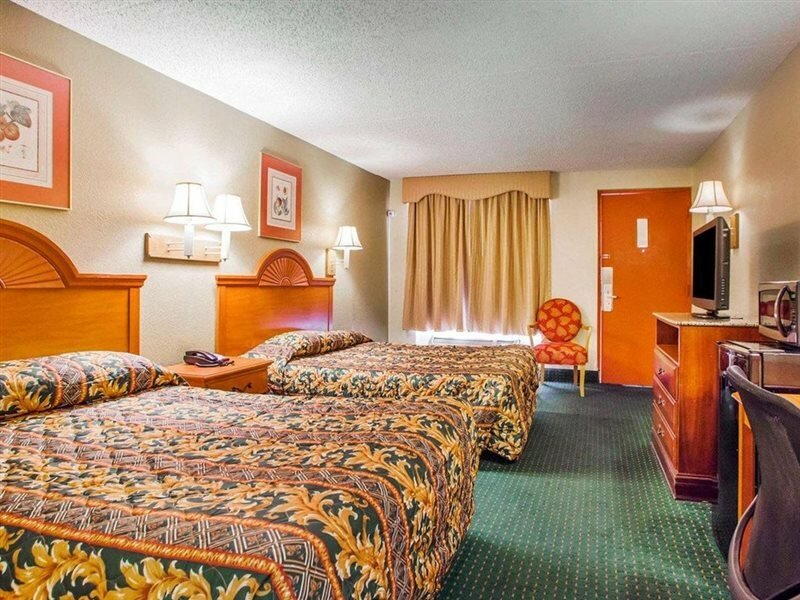 Фото Rodeway Inn Mount Laurel Hwy 73