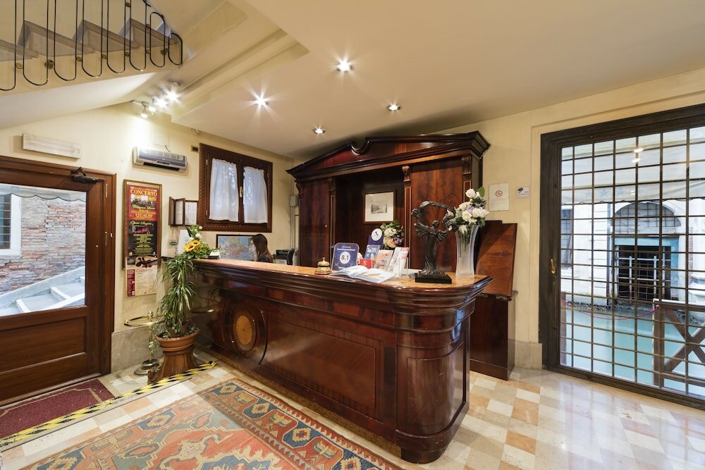 Фото Hotel Al ponte dei sospiri