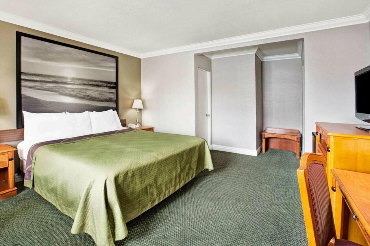 Фото Skyways Hotel