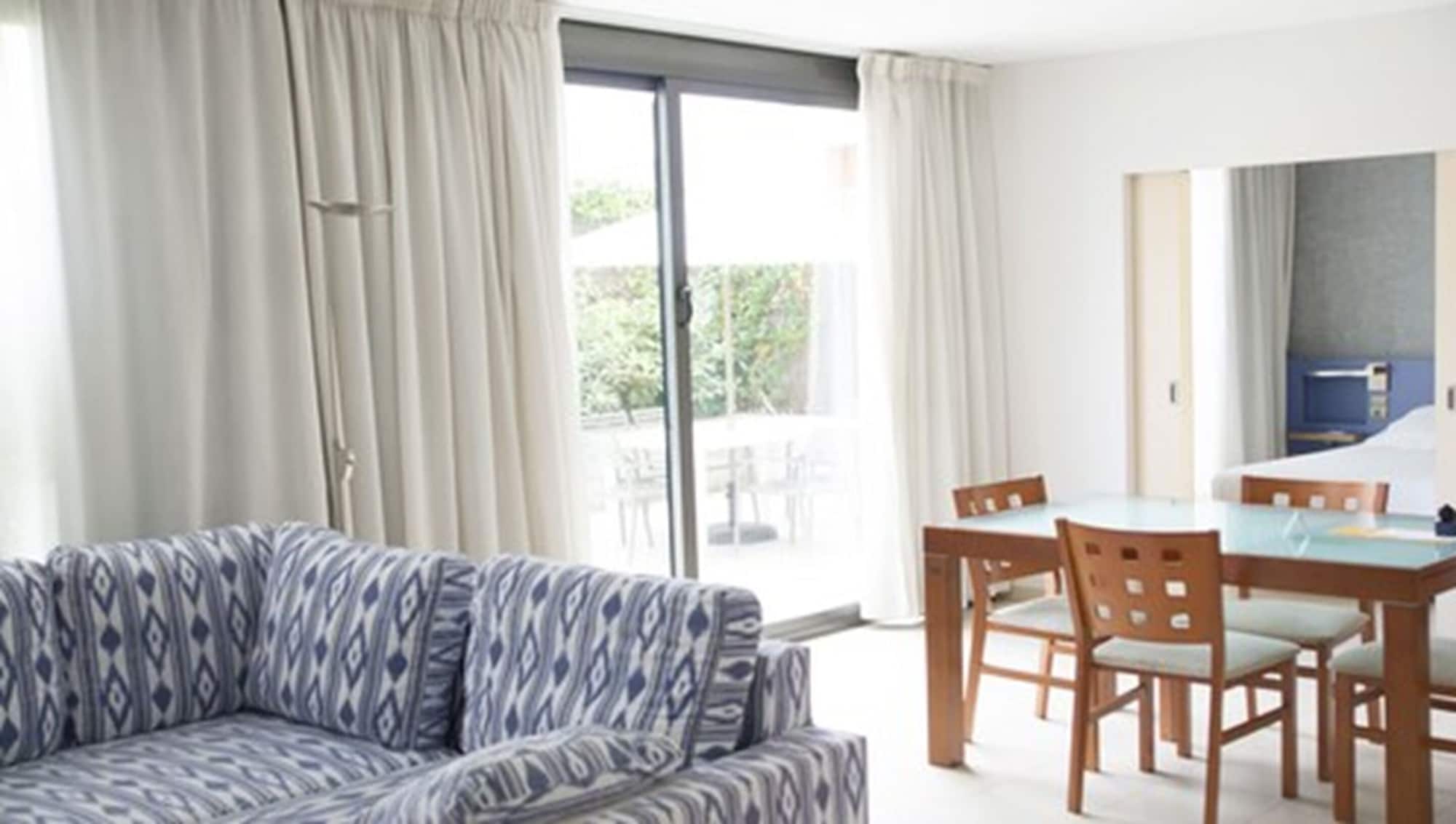 Фото Atenea Park Suites Apartaments