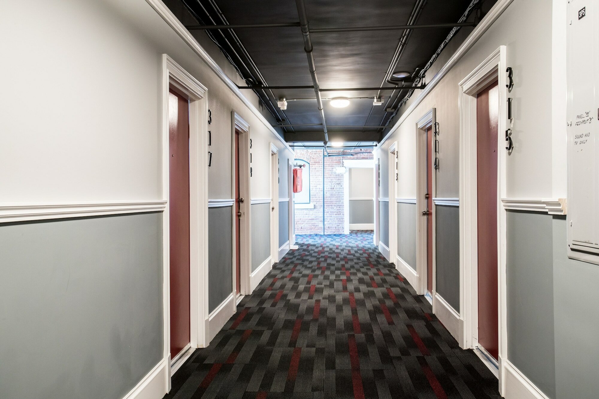 Фото The American Hotel