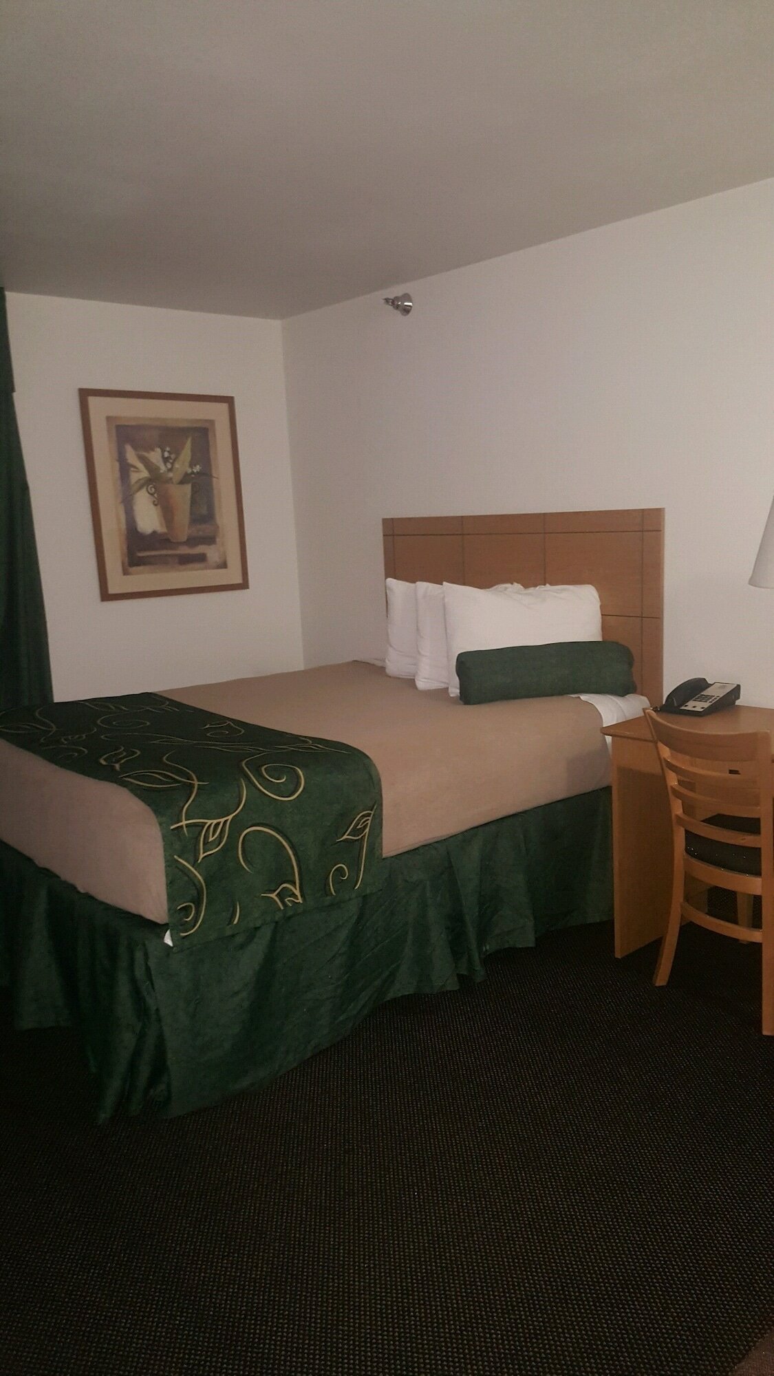 Фото Travelodge by Wyndham Cheyenne