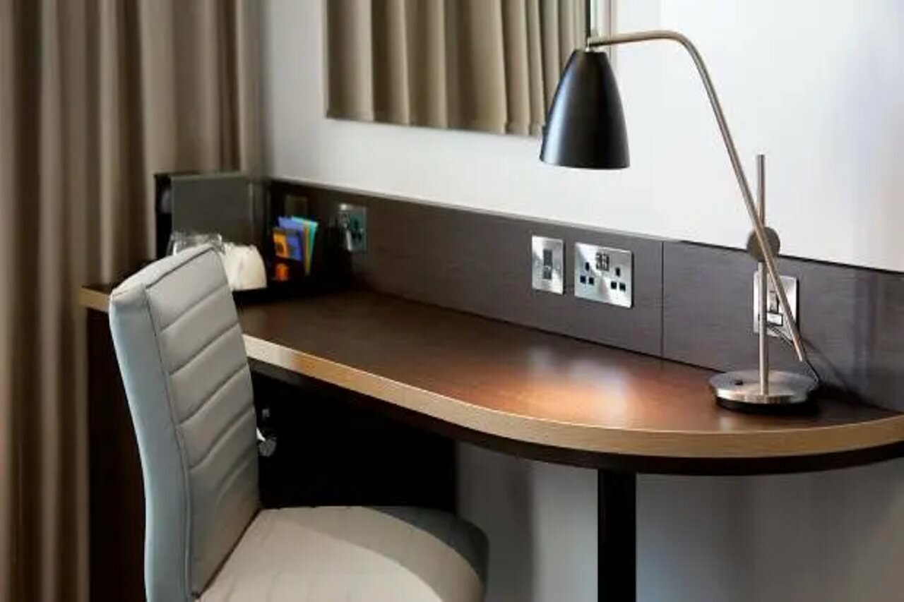 Фото Premier Inn Southwark Borough High St